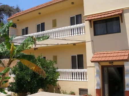 Georgia Old Town Apartments Отели рядом с достопримечательностью «Anthony Quinn Bay»