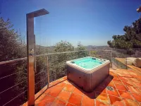 2 Bed Villa - Sleeps 4 - Hot Tub - Parking