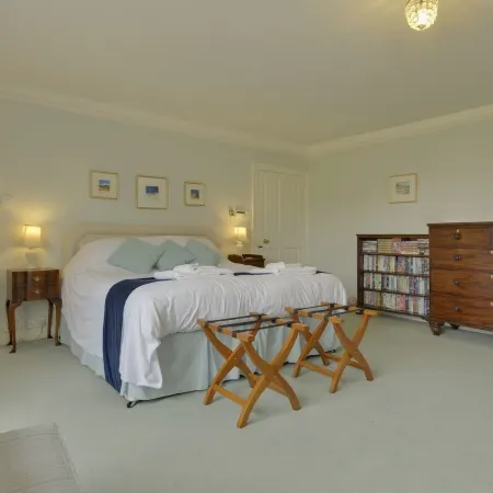 Abbots Manor
