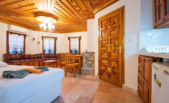 Liya Boutique Hotel & Suites