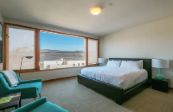 Columbia River Gorge View Four Condo