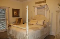 Monroe Manor Inn