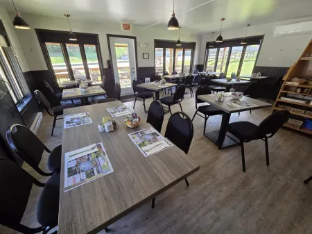 Motel le Riviera Отели в г. Шарлевуа-Эст