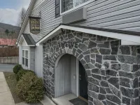 The Inn of Lake George