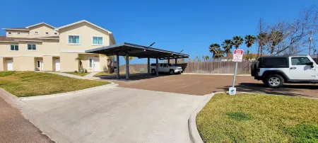 Bungalow Tarvana #2 Home Отели в г. Порт Исабел