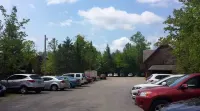 Westwind Inn on the Lake - parking