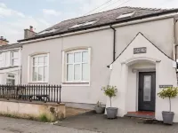 Yr Hen Festri Hotels near Caernarfon Railway Station