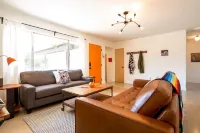 The Rockhopper - Hot Tub, Fire Pit & Walk to Downtown Jt! 4 Bedroom Home by RedAwning Hotels in Joshua Tree