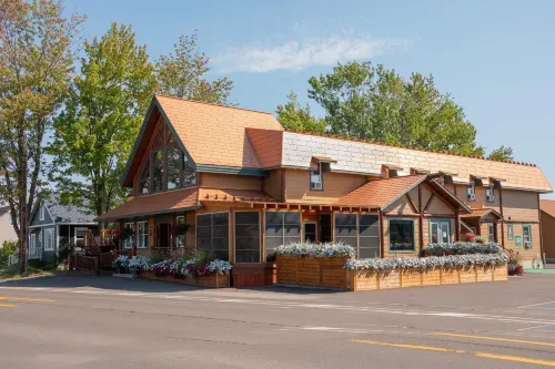 Auberge du Marchand Hotels in Carleton-sur-mer