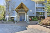 Waterfront Middle Bass Condo w/ Pool Access! - Homestays