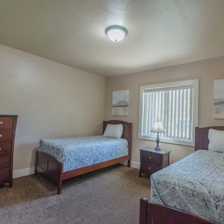 2-bedroom condo in Logan with WiFi, AC