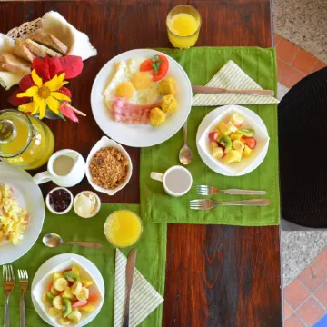 Sacha Urco Lodge -Private Cloud Forest Reserve in Mindo-4X4 Recommended March-April