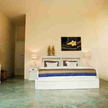 Hillside 2-bedroom villa Koh Tao with great view, pool, WiFi, AC Rooms