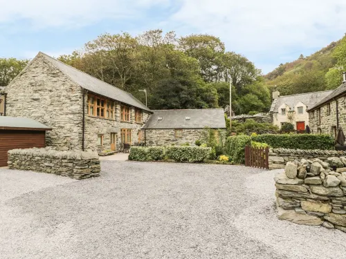 Hendoll Barn Hotels in Llangelynin