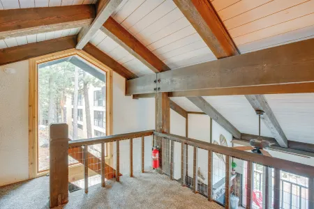 1 Mi to Stagecoach Lift! Homey Tahoe Townhome