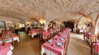 Hostellerie Saint Martin- Logis Hôtel et Restaurant Hotels in Beny-sur-Mer