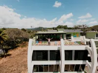 Room2Board Hostel and Surf School Hotel a 