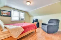 Quiet Cheektowaga Retreat 23 Mi to Niagara Falls!