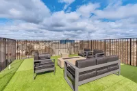 Luxe Newark Retreat w/ Rooftop Deck: Pets Welcome! - parking
