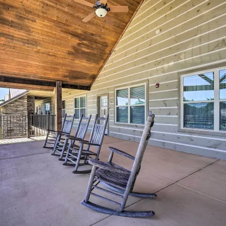 Cozy Townsend Condo, Resort-Style Amenities!