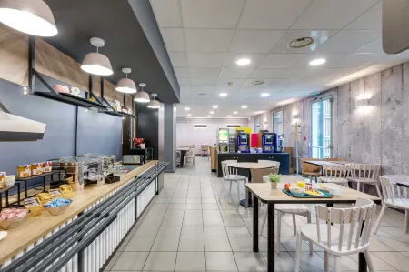 B&B Hotel Lille Centre Grand Palais Отели в г. Норд