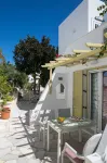 Leonardos Apartments