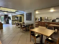 Days Inn & Suites by Wyndham Downtown Gatlinburg Parkway - parking