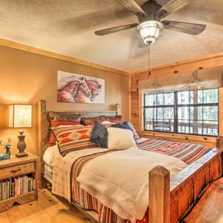 Luxe Fightingtown Creek Cabin: 2 King Suites & Spa