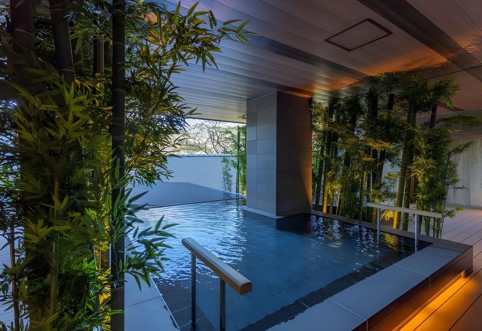 사칸 온천 시설