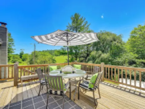 Family Fancy Gap Cottage w/ Deck - Pets Welcome! Hotels in Laurel Fork