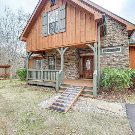 Sapphire Mountaintop Cabin w/ Views & 2 Decks