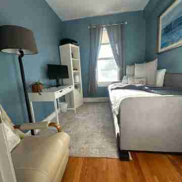 Southie Condo - Near Subway - Bring Pets - Pool Table Rooms