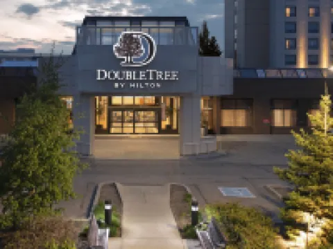 DoubleTree by Hilton West Edmonton โรงแรมในเอ็ดมอนตัน