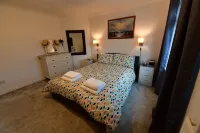 2Bd Garden Home - A Short Walk to Stonehenge - Bungalows