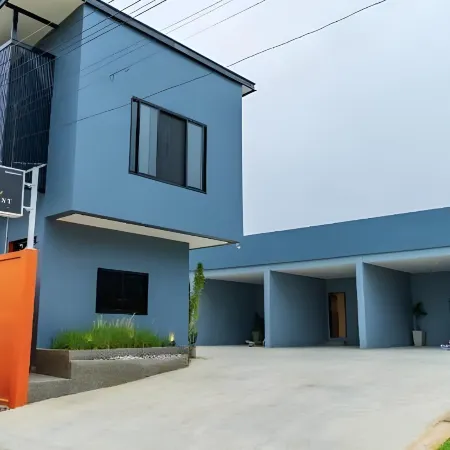 R Resident Resort