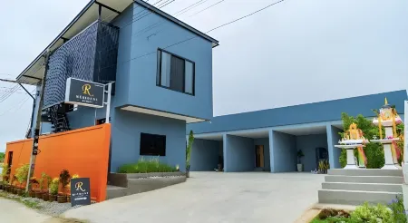 R Resident Resort