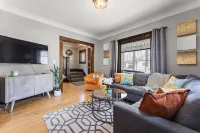 Bright, Spacious & Inviting Como Oasis ~ Backyard!
