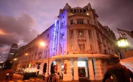 Grand Oriental Hotel Отели рядом с достопримечательностью «Парк Вихарамахадеви»