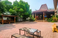 RedDoorz Near Candi Prambanan 2 Hotell i Madurejo