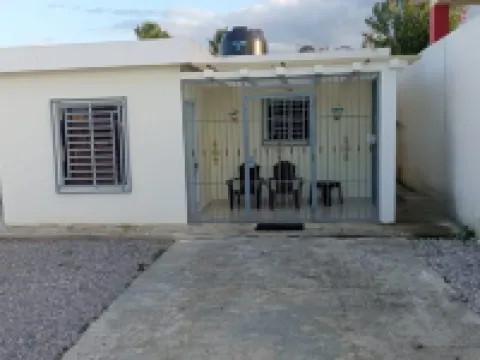 Charming 2-Bedroom House with WiFi, AC, Gated Driveway "Private" Hoteles en Nagua