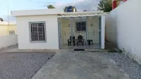 Charming 3-bedroom house with WiFi, AC in Nagua  호텔