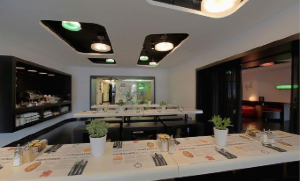 Hotel Gat Point Charlie