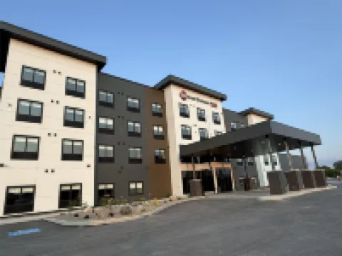 Best Western Plus Neepawa Hotel Hotel di 