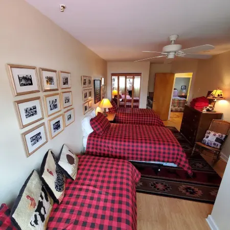 Home Port - Spacious Retreat In Prime Location 4 Bedroom Home