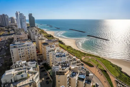 Netanya Beach & Pool Elegant Stay
