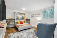 Pet-Friendly Kent Vacation Rental, Walk to Lake!