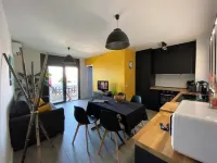 Apartment very well located On mountain view canal with mooring