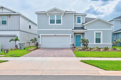 15807 Luxury 8 Bedroom Family Home With Game Room