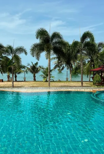 ห้องเตียงใหญ่ 1 เตียง วิวสระน้ำ