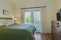 Coral Villa by AvantStay Close 2 DT Key West Shared Pool & Patio!